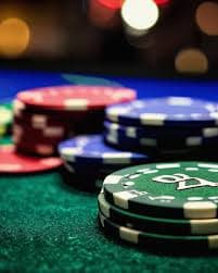 akaslot mobile app interface showing sportsbook markets and live-dealer tables on Android device